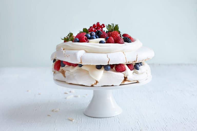 17. Mai Pavlova - Oppskrift På 17. Mai Kaker - TORO Baketips